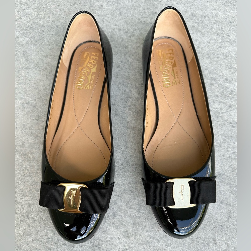 Salvatore Ferragamo Varina Black Patent Leather Flats 7B. Very good condition!